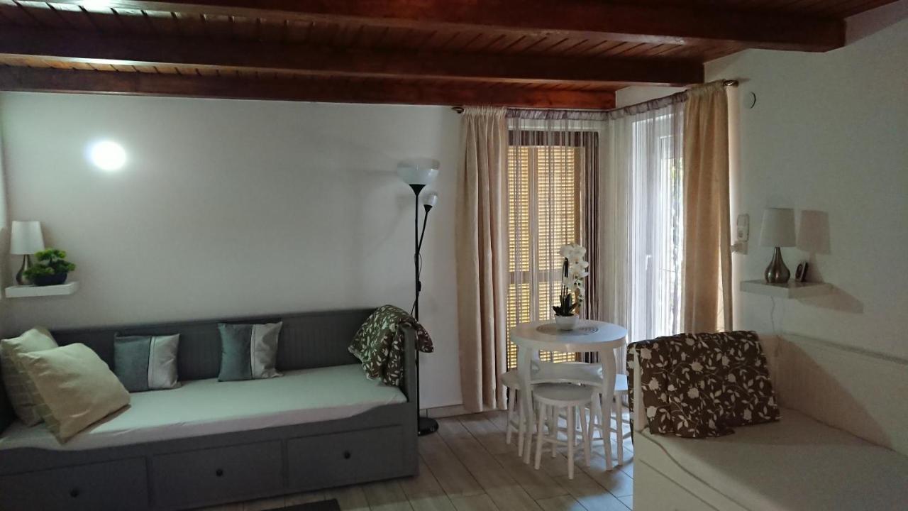 Bpr P3 Lodge Apartment With A/C Budapest Esterno foto